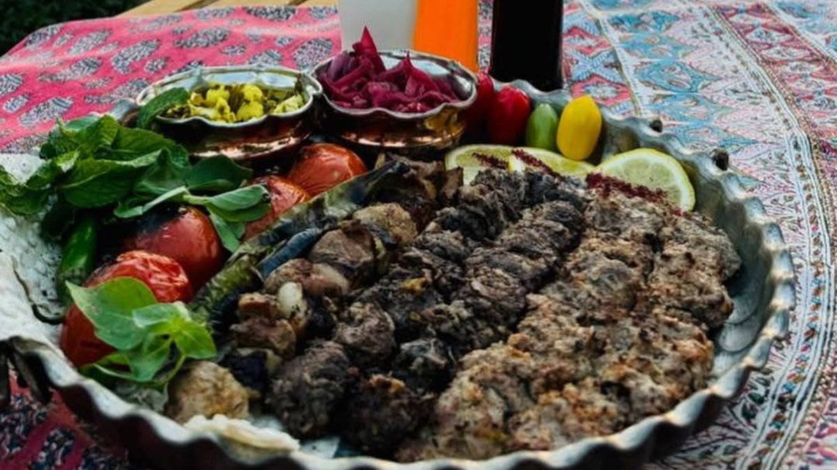 رستوران التوت