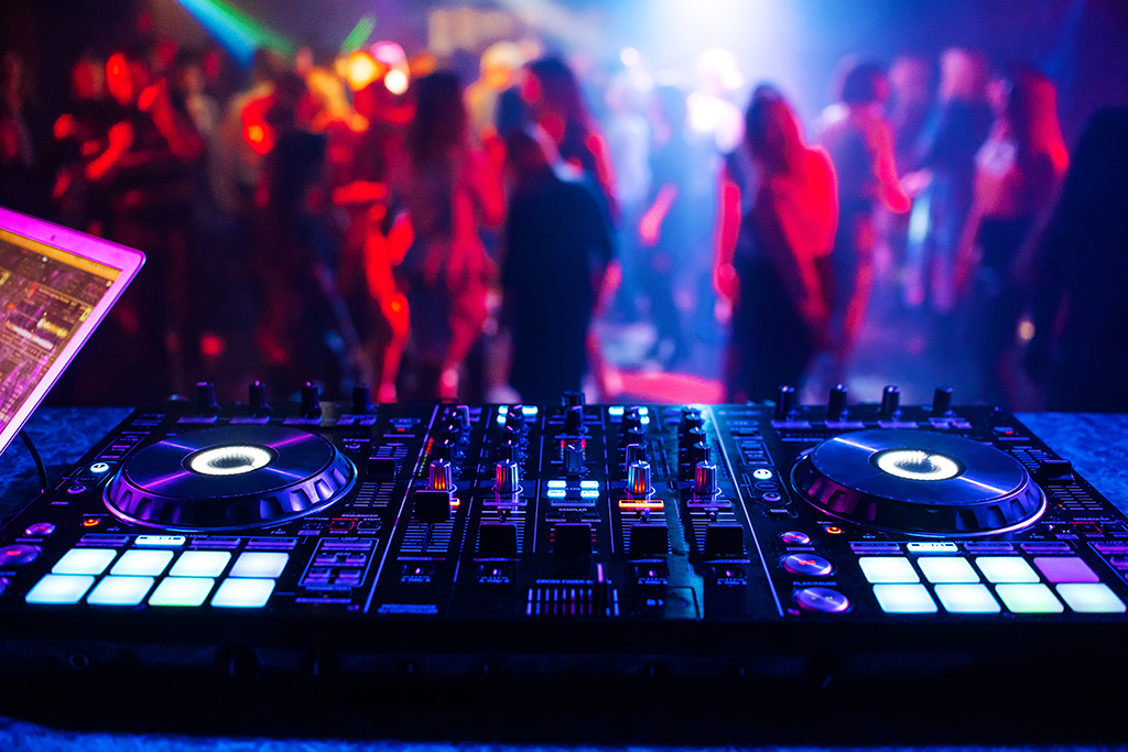 دی جی شری DJ Sherry