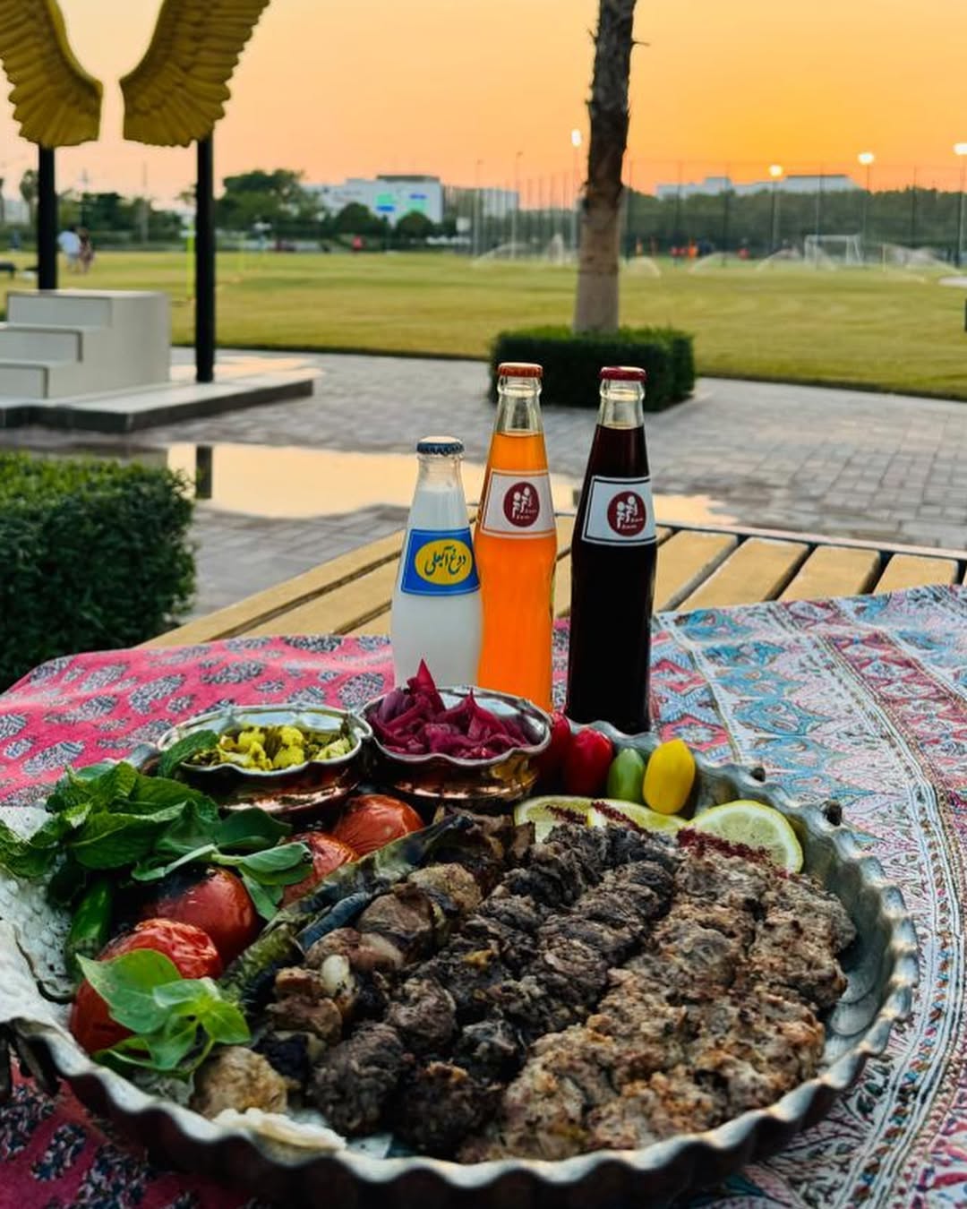 رستوران التوت